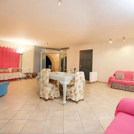 Mantenuta Hotel *